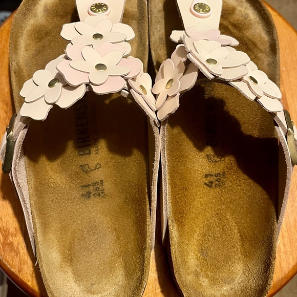 Women's Blush Floral Birkenstock Gizeh - Picture 4 of 6